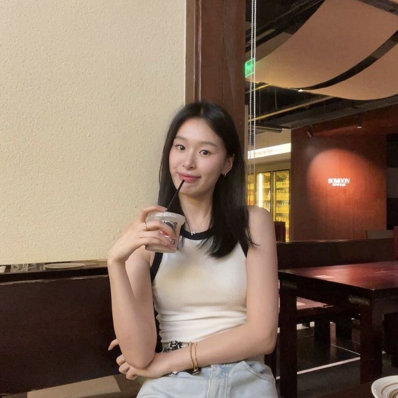 羽毛的第一张照片--三明相亲服务中心